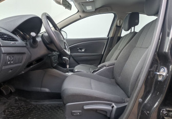 Подержанный автомобиль Renault Fluence 2012 года (9 фото)