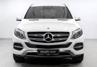 Подержанный автомобиль Mercedes-Benz GLE 2016 года (2 фото)