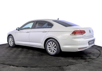 Подержанный автомобиль Volkswagen Passat Sedan 2019 года (7 фото)