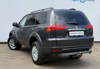 Подержанный автомобиль Mitsubishi Pajero Sport 2013 года (7 фото)