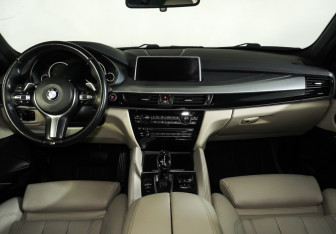 Подержанный автомобиль BMW X6 2016 года (13 фото)