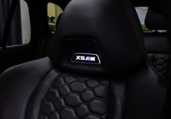 Подержанный автомобиль BMW X5 M 2021 года (22 фото)