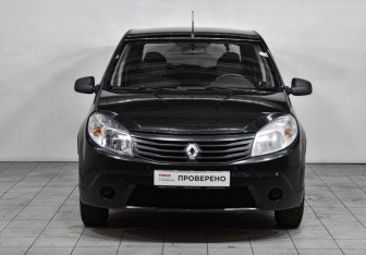 Подержанный автомобиль Renault Sandero 2012 года (2 фото)
