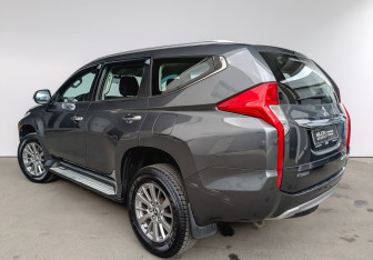 Подержанный автомобиль Mitsubishi Pajero Sport 2018 года (7 фото)