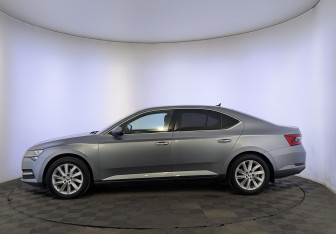 Подержанный автомобиль Skoda Superb Liftback 2019 года (8 фото)