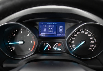 Подержанный автомобиль Ford Kuga 2014 года (12 фото)