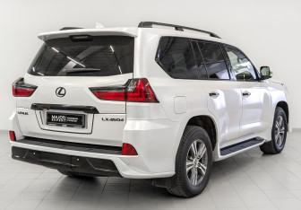 Подержанный автомобиль Lexus LX 2019 года (5 фото)