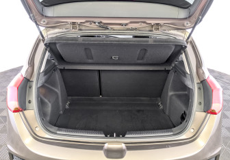 Подержанный автомобиль Kia Ceed Hatchback 2017 года (10 фото)