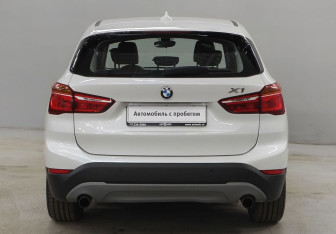 Подержанный автомобиль BMW X1 2017 года (6 фото)