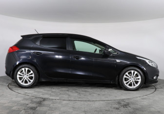 Подержанный автомобиль Kia Ceed Hatchback 2012 года (4 фото)
