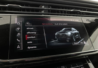 Подержанный автомобиль Audi Q8 2020 года (20 фото)