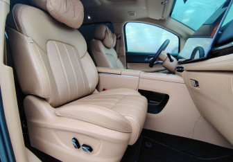 Подержанный автомобиль Voyah Dream 2024 года (10 фото)