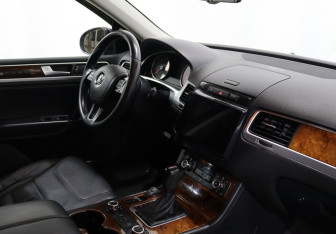 Подержанный автомобиль Volkswagen Touareg 2013 года (10 фото)