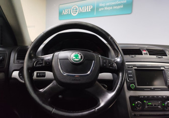 Подержанный автомобиль Skoda Octavia Liftback 2011 года (15 фото)