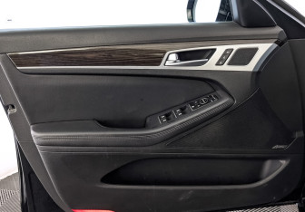 Подержанный автомобиль Hyundai Genesis 2016 года (19 фото)