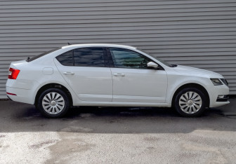 Подержанный автомобиль Skoda Octavia Liftback 2020 года (4 фото)