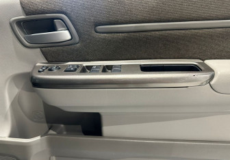 Подержанный автомобиль Honda Stepwgn 2017 года (14 фото)