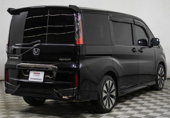 Подержанный автомобиль Honda Stepwgn 2021 года (5 фото)