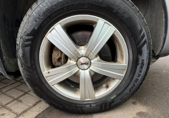 Подержанный автомобиль Hyundai Santa Fe 2006 года (14 фото)