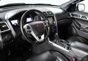 Подержанный автомобиль Ford Explorer 2012 года (11 фото)