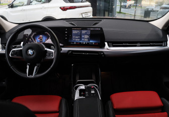 Подержанный автомобиль BMW X2 2024 года (10 фото)