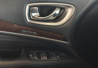 Подержанный автомобиль Infiniti QX60 2016 года (21 фото)