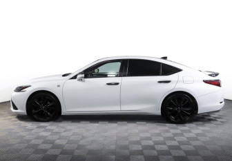 Подержанный автомобиль Lexus ES 2018 года (7 фото)
