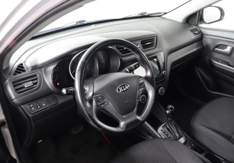 Подержанный автомобиль Kia Rio Sedan 2016 года (7 фото)