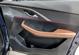 Подержанный автомобиль Omoda C5 2023 года (25 фото)