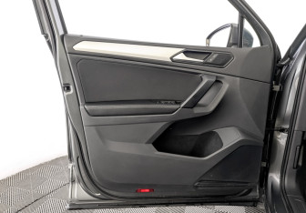 Подержанный автомобиль Volkswagen Tiguan 2021 года (19 фото)