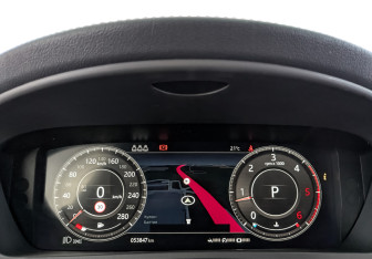 Подержанный автомобиль Jaguar F-Pace 2020 года (16 фото)