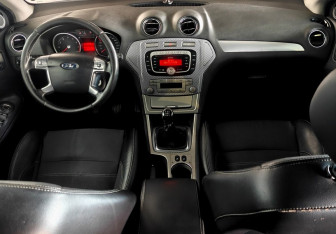 Подержанный автомобиль Ford Mondeo Sedan 2009 года (11 фото)