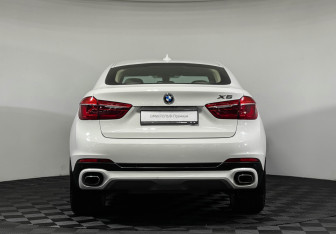 Подержанный автомобиль BMW X6 2015 года (4 фото)