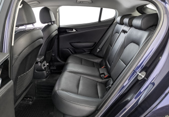 Подержанный автомобиль Kia Stinger 2019 года (18 фото)