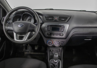 Подержанный автомобиль Kia Rio Hatchback 2014 года (13 фото)