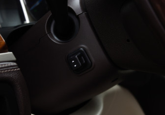 Подержанный автомобиль Cadillac Escalade Suv 2010 года (18 фото)