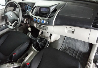 Подержанный автомобиль Mitsubishi L200 2008 года (11 фото)