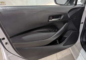 Подержанный автомобиль Toyota Corolla Sedan 2019 года (19 фото)