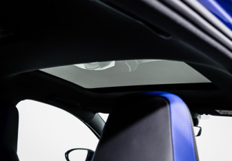 Подержанный автомобиль Volkswagen Golf R Hatchback 2023 года (17 фото)