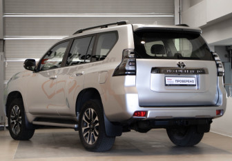 Подержанный автомобиль Toyota Land Cruiser Prado 2021 года (6 фото)