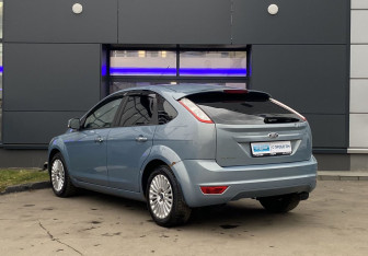 Подержанный автомобиль Ford Focus Hatchback 2010 года (7 фото)