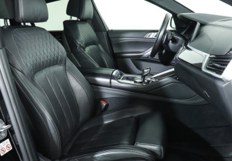 Подержанный автомобиль BMW X6 2020 года (14 фото)