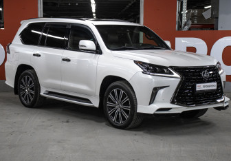 Подержанный автомобиль Lexus LX 2019 года (3 фото)