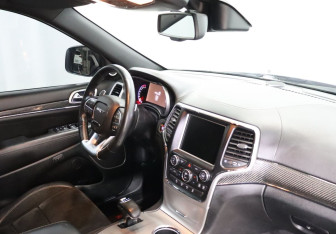 Подержанный автомобиль Jeep Grand Cherokee 2013 года (10 фото)