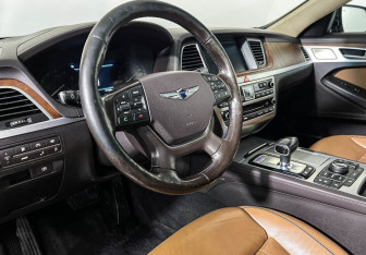 Подержанный автомобиль Genesis G80 2017 года (13 фото)
