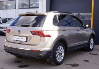 Подержанный автомобиль Volkswagen Tiguan 2020 года (8 фото)