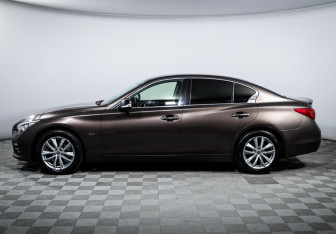 Подержанный автомобиль Infiniti Q50 2014 года (8 фото)