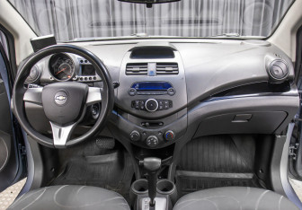 Подержанный автомобиль Chevrolet Spark 2011 года (14 фото)