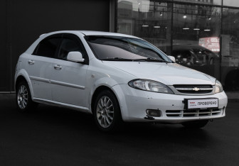 Подержанный автомобиль Chevrolet Lacetti Hatchback 2011 года (3 фото)