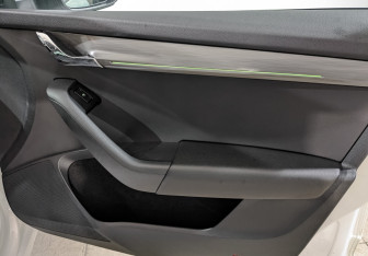 Подержанный автомобиль Skoda Octavia Liftback 2020 года (25 фото)